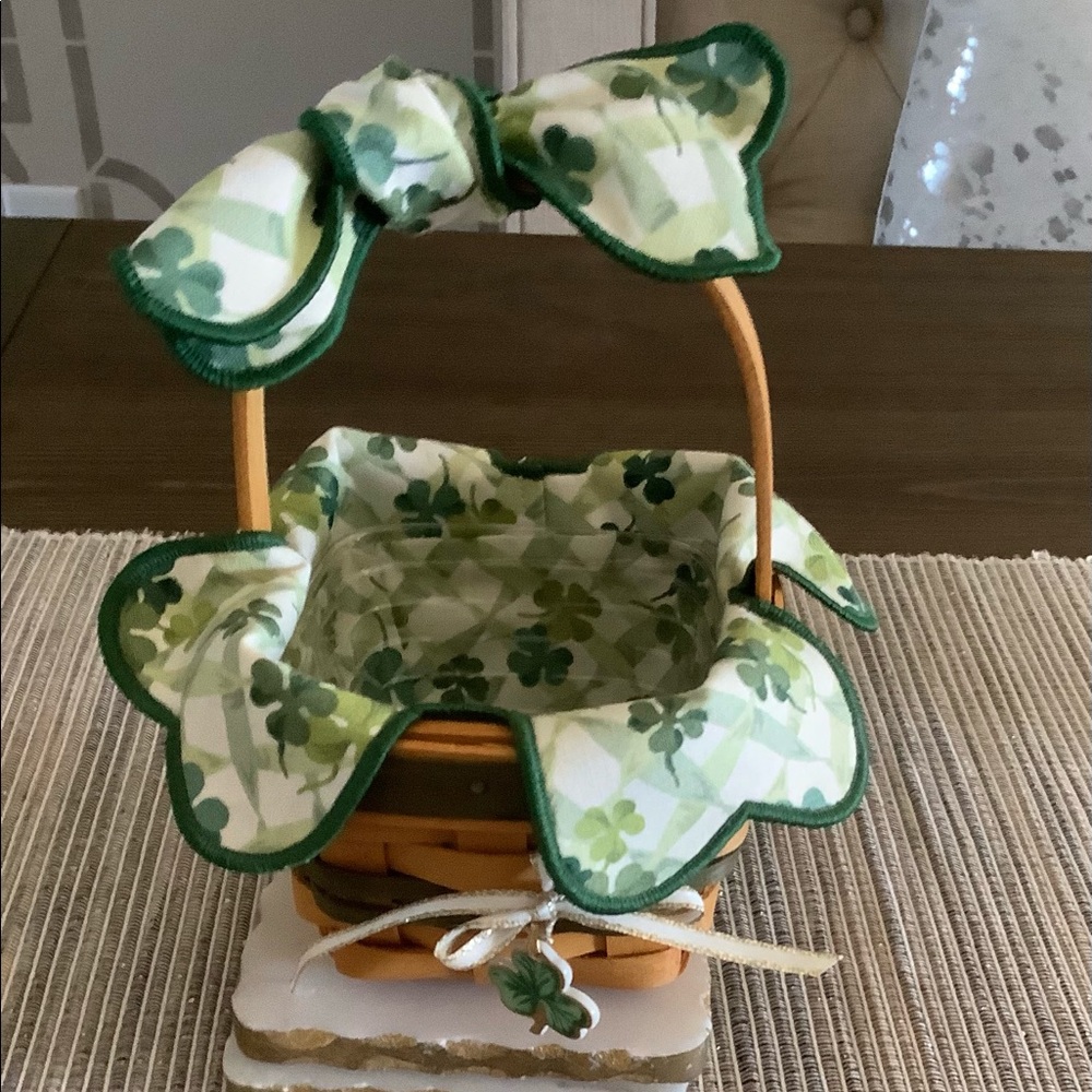 Longaberger 1999 Lots of Luck Basket w/Liner, Charm, Protector, Product Card.